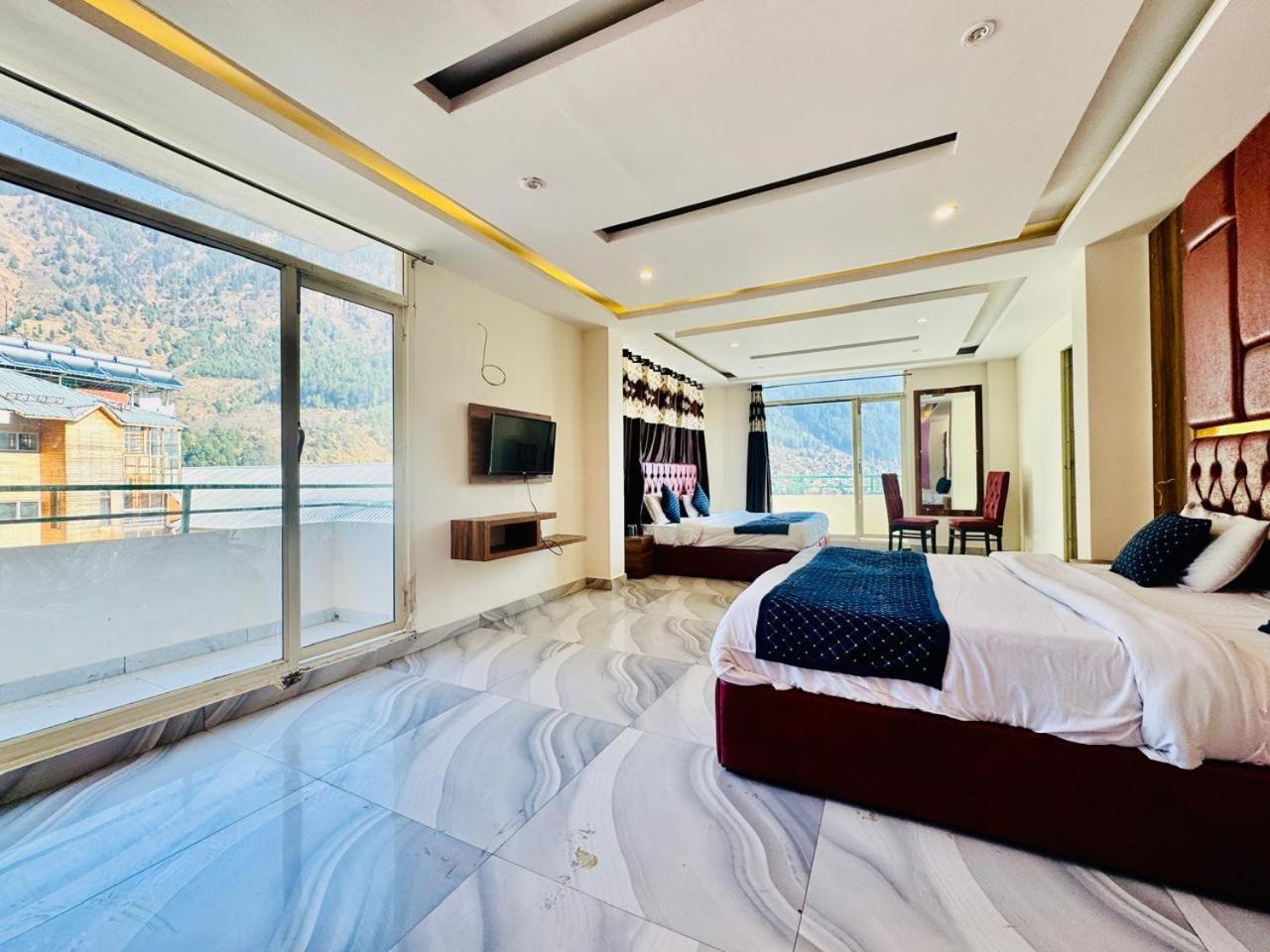 Royal Majestic View Point Lodge - Manali (Himachal Pradesh) — Photos 1