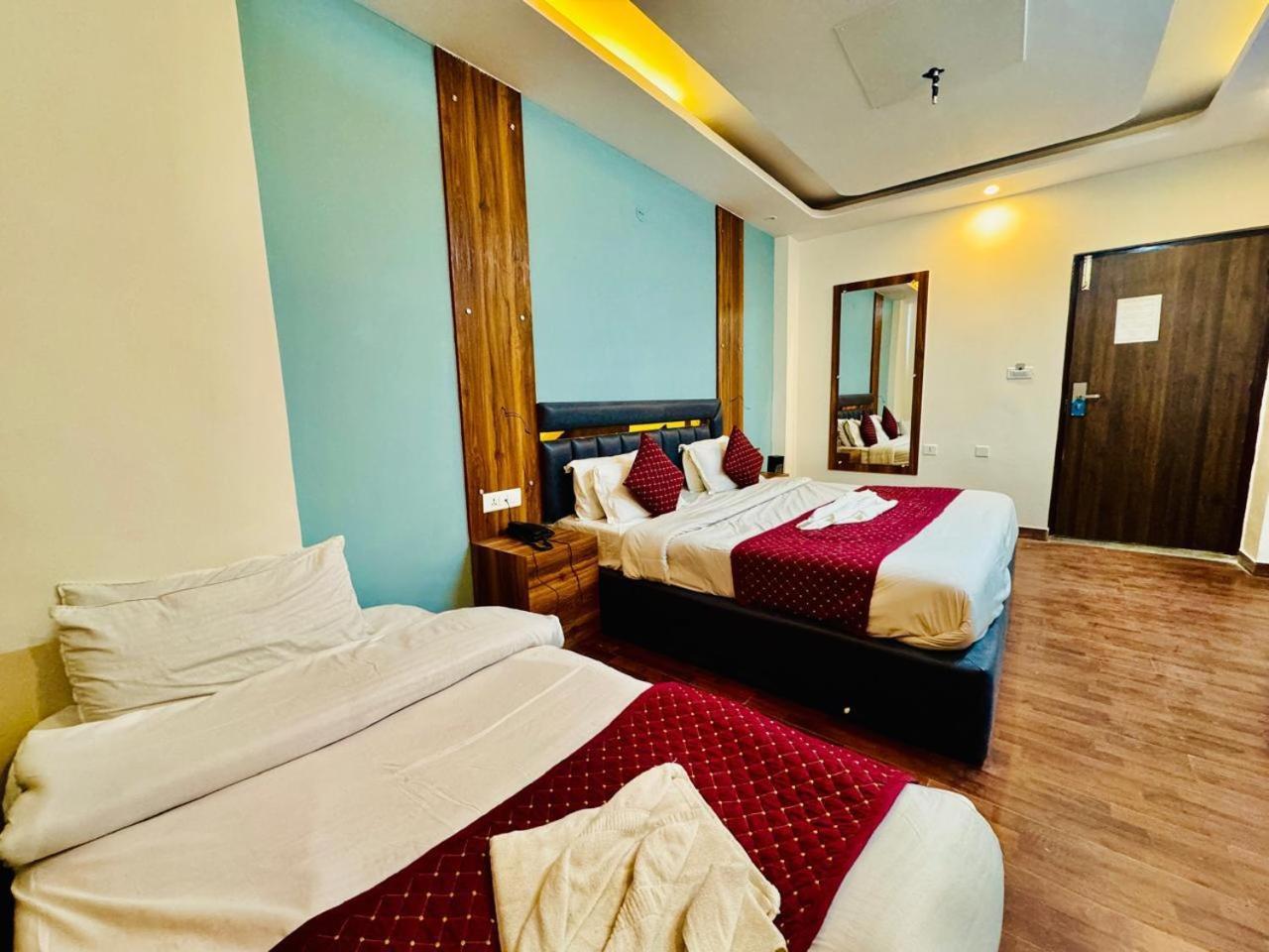 Royal Majestic View Point Lodge - Manali (Himachal Pradesh) — Photos 3